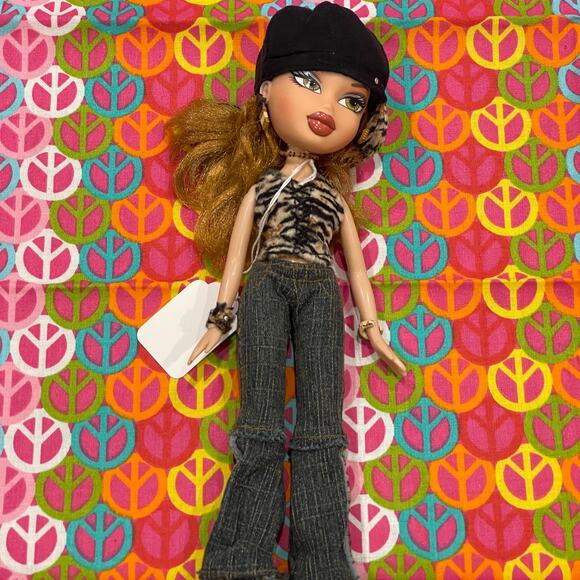 Bratz Wildlife Safari Meygan Doll Dressed, Jewelry, Hat - Picture 3 of 8